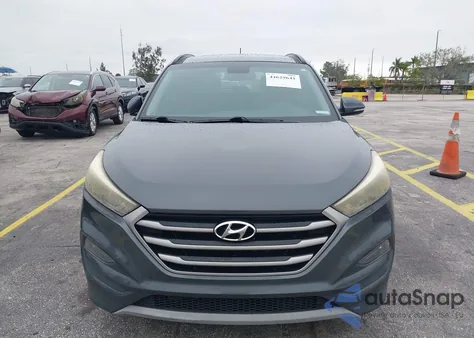 2017 Hyundai Tucson Value z USA, uszkodzony, nr VIN KM8J33A21HU560817